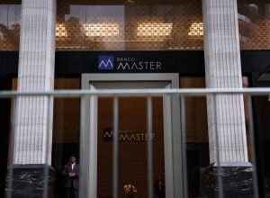 Como o Banco Master desmoronou - 08/12/2025 - Mercado