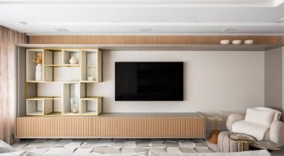 Apê com decoração clássica tem boiseries, cristaleira espelhada e lareira